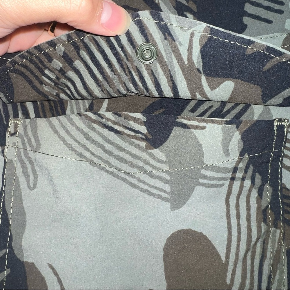 Roark Printed Army Green 5 Pocket Board Shorts Size: 38 Flawed - Picture 10 of 11